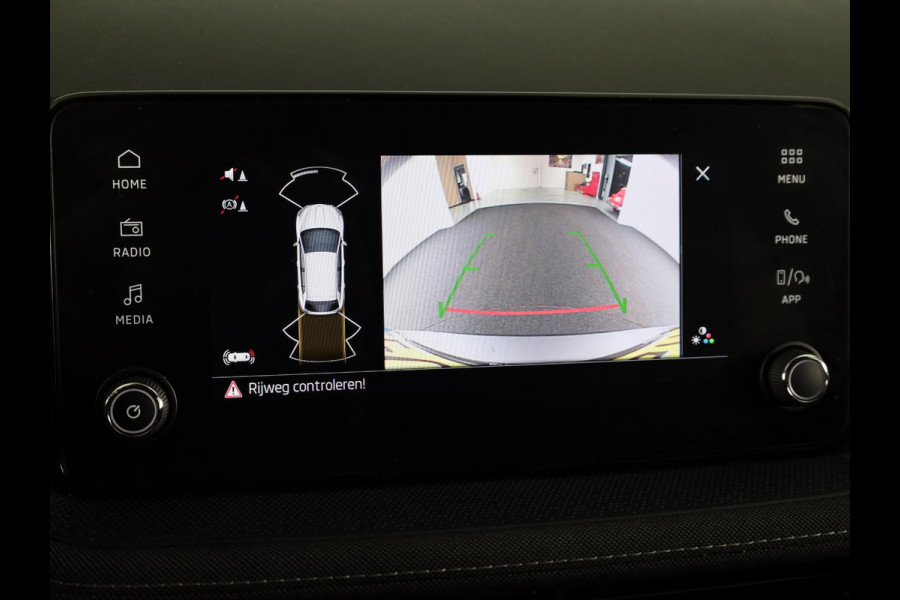 Škoda Fabia 1.0 TSI Business Edition 95pk | Navigatie via App | Verwarmbare voorstoelen | Climatronic | Lichtmetalen velgen