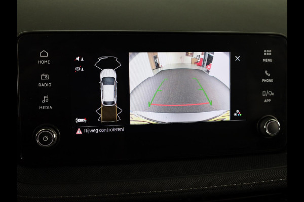 Škoda Fabia 1.0 TSI Business Edition 95pk | Navigatie via App | Verwarmbare voorstoelen | Climatronic | Lichtmetalen velgen