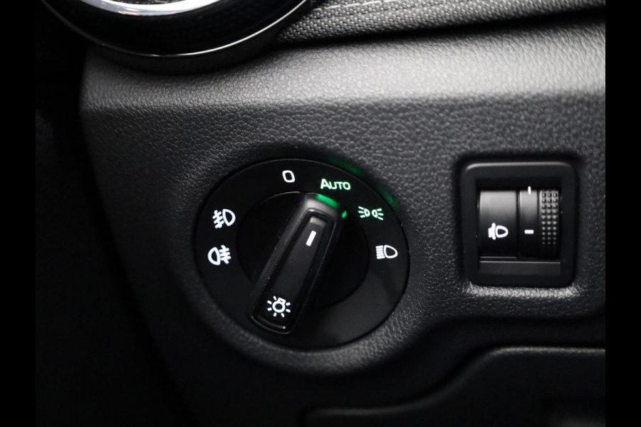 Škoda Fabia 1.0 TSI Business Edition 95pk | Navigatie via App | Verwarmbare voorstoelen | Climatronic | Lichtmetalen velgen