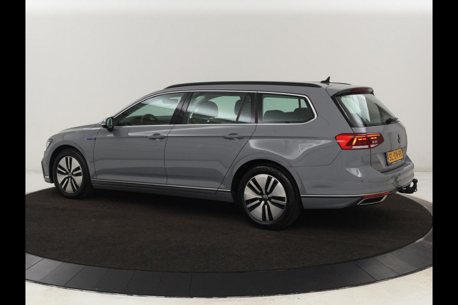 Volkswagen Passat 1.4 TSI PHEV GTE | Trekhaak | Stoelverwarming | Massage | Camera | Adaptive cruise | Carplay | Navigatie | Side Assist | Matrix LED | Plug In