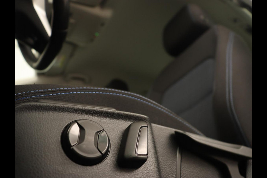 Volkswagen Passat 1.4 TSI PHEV GTE | Trekhaak | Stoelverwarming | Massage | Camera | Adaptive cruise | Carplay | Navigatie | Side Assist | Matrix LED | Plug In