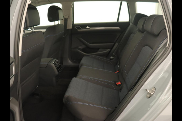 Volkswagen Passat 1.4 TSI PHEV GTE | Trekhaak | Stoelverwarming | Massage | Camera | Adaptive cruise | Carplay | Navigatie | Side Assist | Matrix LED | Plug In