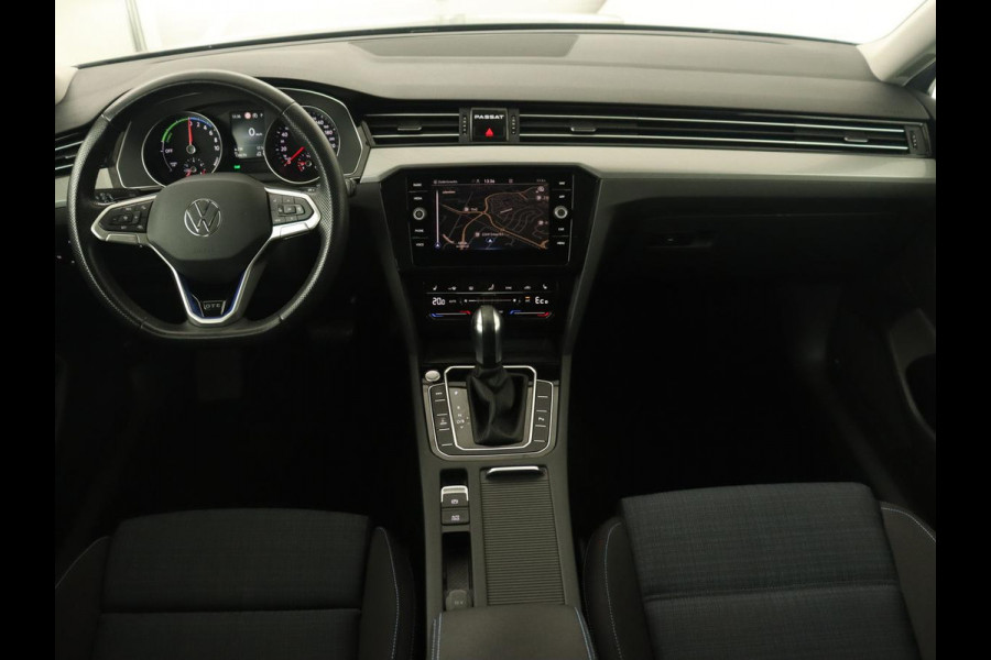 Volkswagen Passat 1.4 TSI PHEV GTE | Trekhaak | Stoelverwarming | Massage | Camera | Adaptive cruise | Carplay | Navigatie | Side Assist | Matrix LED | Plug In