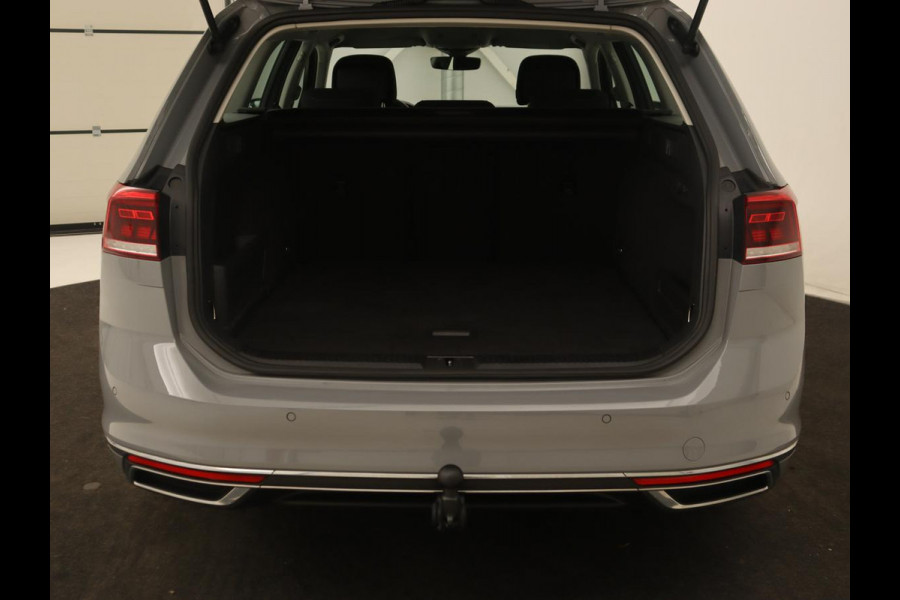 Volkswagen Passat 1.4 TSI PHEV GTE | Trekhaak | Stoelverwarming | Massage | Camera | Adaptive cruise | Carplay | Navigatie | Side Assist | Matrix LED | Plug In