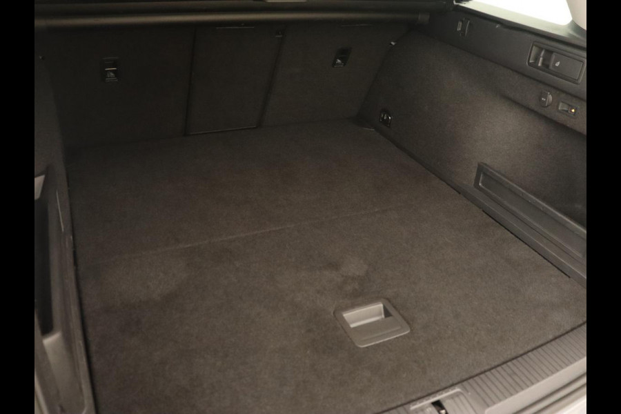 Volkswagen Passat 1.4 TSI PHEV GTE | Trekhaak | Stoelverwarming | Massage | Camera | Adaptive cruise | Carplay | Navigatie | Side Assist | Matrix LED | Plug In