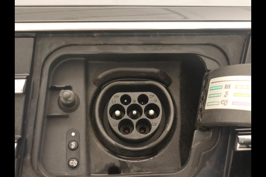 Volkswagen Passat 1.4 TSI PHEV GTE | Trekhaak | Stoelverwarming | Massage | Camera | Adaptive cruise | Carplay | Navigatie | Side Assist | Matrix LED | Plug In