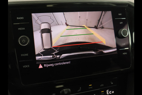 Volkswagen Passat 1.4 TSI PHEV GTE | Trekhaak | Stoelverwarming | Massage | Camera | Adaptive cruise | Carplay | Navigatie | Side Assist | Matrix LED | Plug In