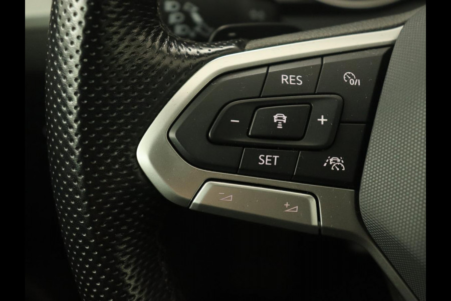 Volkswagen Passat 1.4 TSI PHEV GTE | Trekhaak | Stoelverwarming | Massage | Camera | Adaptive cruise | Carplay | Navigatie | Side Assist | Matrix LED | Plug In