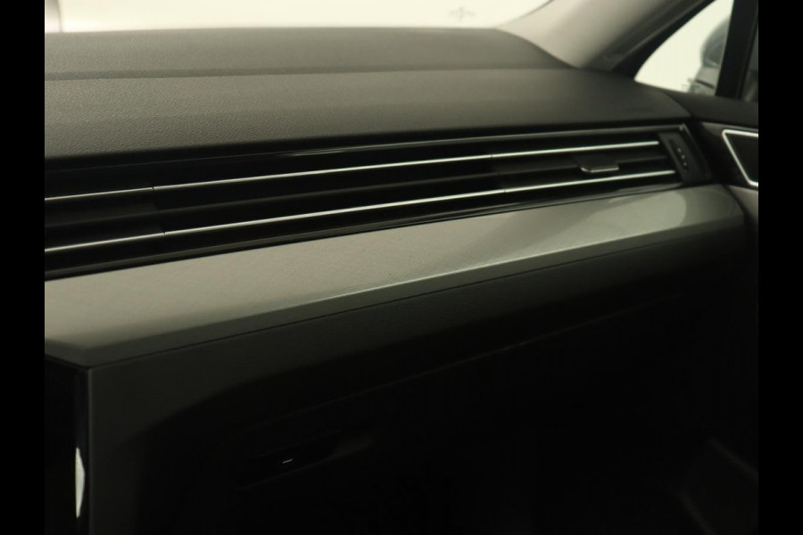 Volkswagen Passat 1.4 TSI PHEV GTE | Trekhaak | Stoelverwarming | Massage | Camera | Adaptive cruise | Carplay | Navigatie | Side Assist | Matrix LED | Plug In