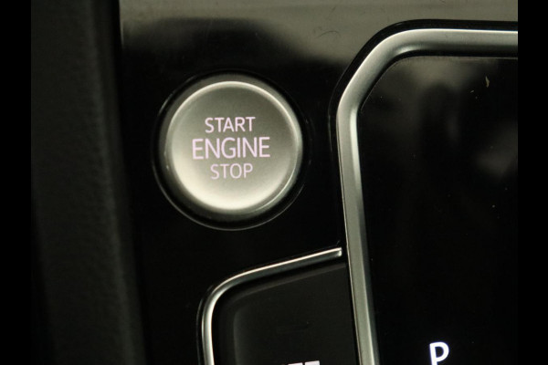 Volkswagen Passat 1.4 TSI PHEV GTE | Trekhaak | Stoelverwarming | Massage | Camera | Adaptive cruise | Carplay | Navigatie | Side Assist | Matrix LED | Plug In