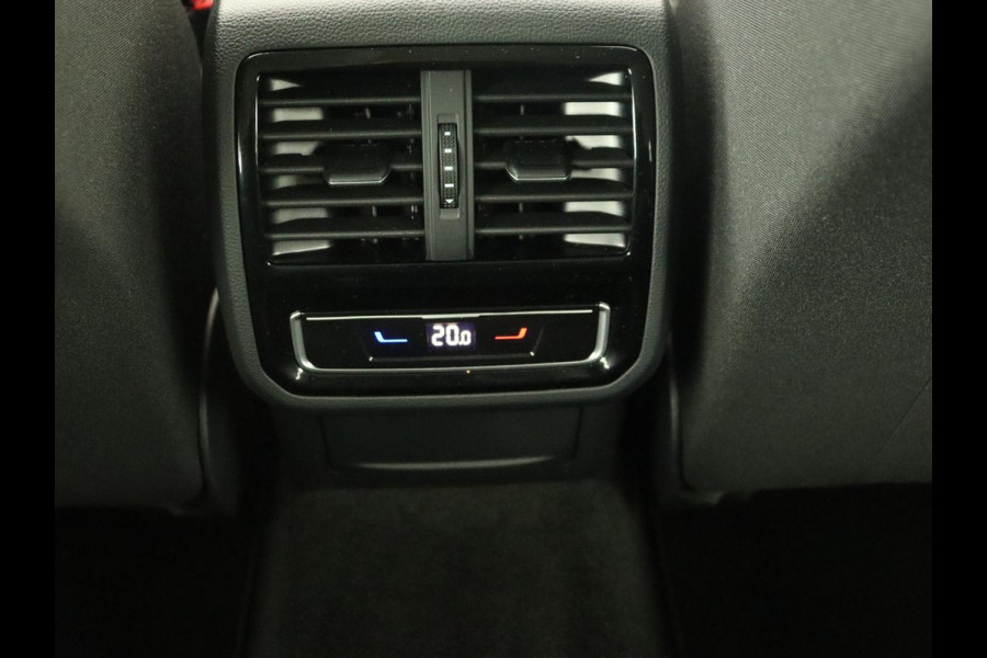 Volkswagen Passat 1.4 TSI PHEV GTE | Trekhaak | Stoelverwarming | Massage | Camera | Adaptive cruise | Carplay | Navigatie | Side Assist | Matrix LED | Plug In