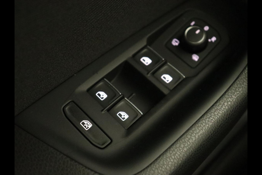 Volkswagen Passat 1.4 TSI PHEV GTE | Trekhaak | Stoelverwarming | Massage | Camera | Adaptive cruise | Carplay | Navigatie | Side Assist | Matrix LED | Plug In