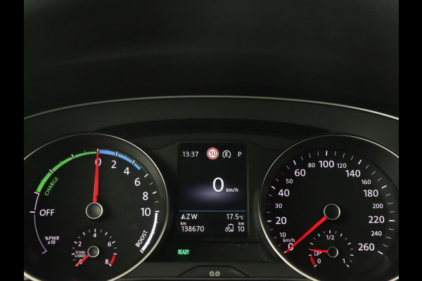 Volkswagen Passat 1.4 TSI PHEV GTE | Trekhaak | Stoelverwarming | Massage | Camera | Adaptive cruise | Carplay | Navigatie | Side Assist | Matrix LED | Plug In