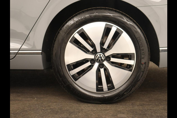 Volkswagen Passat 1.4 TSI PHEV GTE | Trekhaak | Stoelverwarming | Massage | Camera | Adaptive cruise | Carplay | Navigatie | Side Assist | Matrix LED | Plug In