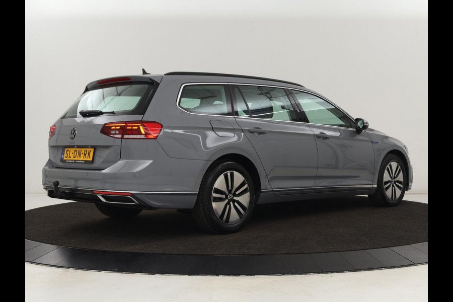 Volkswagen Passat 1.4 TSI PHEV GTE | Trekhaak | Stoelverwarming | Massage | Camera | Adaptive cruise | Carplay | Navigatie | Side Assist | Matrix LED | Plug In