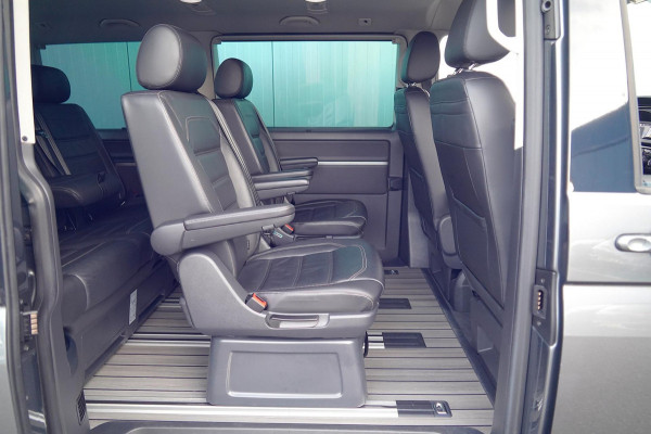 Volkswagen Transporter Multivan 2.0 TDI L1H1 Highline / 7 Pers. / LED / Trekhaak / Camera / Navi / Leder