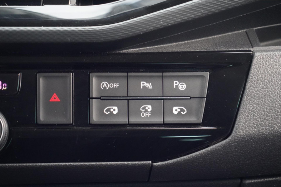 Volkswagen Transporter Multivan 2.0 TDI L1H1 Highline / 7 Pers. / LED / Trekhaak / Camera / Navi / Leder