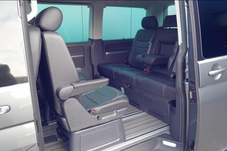 Volkswagen Transporter Multivan 2.0 TDI L1H1 Highline / 7 Pers. / LED / Trekhaak / Camera / Navi / Leder