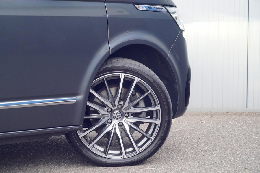 Volkswagen Transporter Multivan 2.0 TDI L1H1 Highline / 7 Pers. / LED / Trekhaak / Camera / Navi / Leder