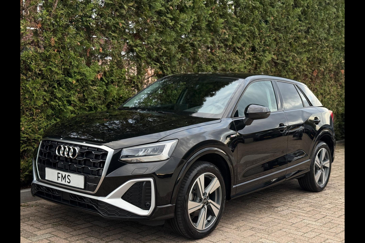 Audi Q2 35 TFSI S-Line CarPlay Camera