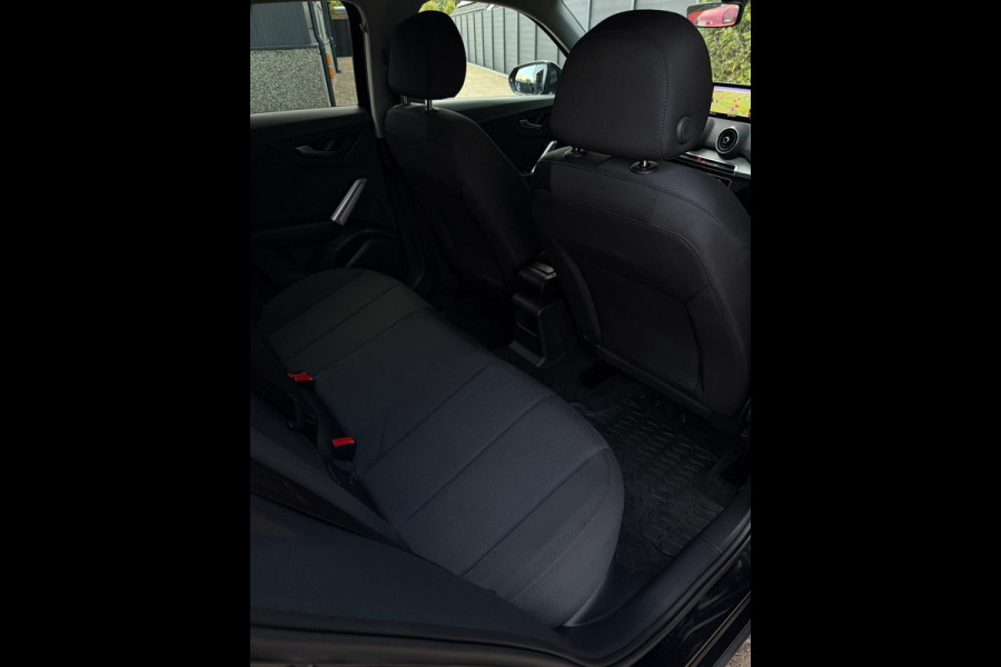 Audi Q2 35 TFSI S-Line CarPlay Camera