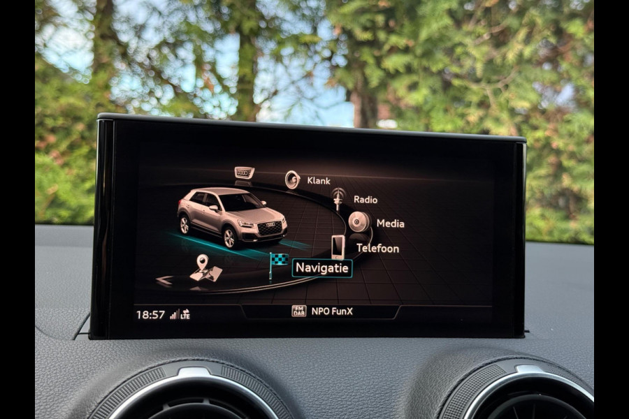Audi Q2 35 TFSI S-Line CarPlay Camera