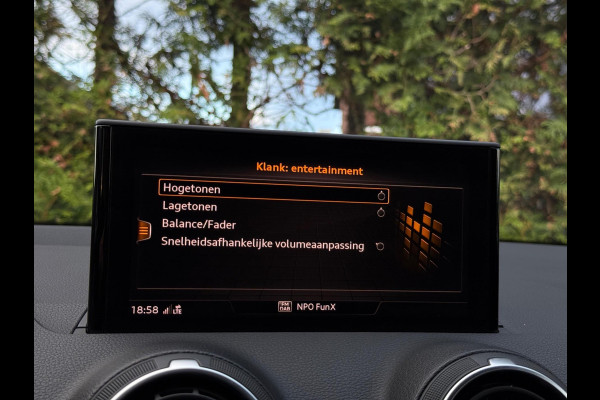Audi Q2 35 TFSI S-Line CarPlay Camera