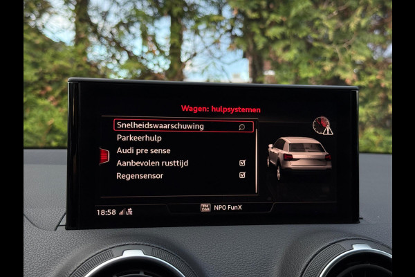 Audi Q2 35 TFSI S-Line CarPlay Camera