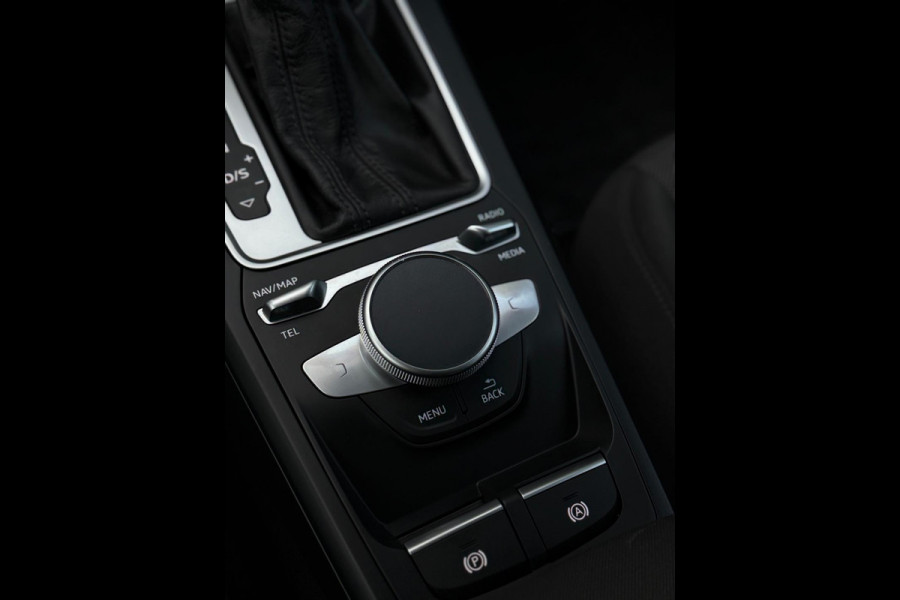 Audi Q2 35 TFSI S-Line CarPlay Camera