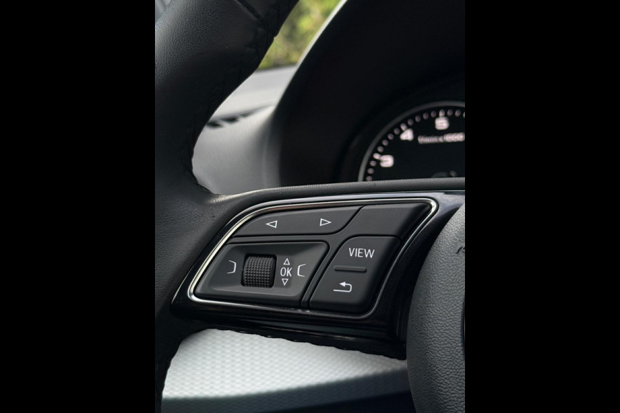 Audi Q2 35 TFSI S-Line CarPlay Camera