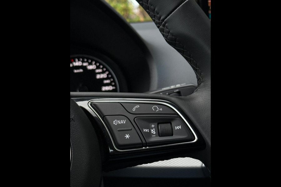 Audi Q2 35 TFSI S-Line CarPlay Camera