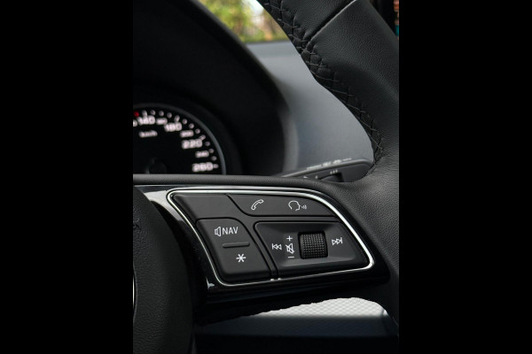 Audi Q2 35 TFSI S-Line CarPlay Camera