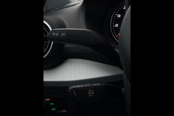 Audi Q2 35 TFSI S-Line CarPlay Camera