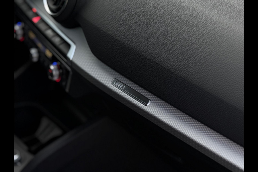 Audi Q2 35 TFSI S-Line CarPlay Camera