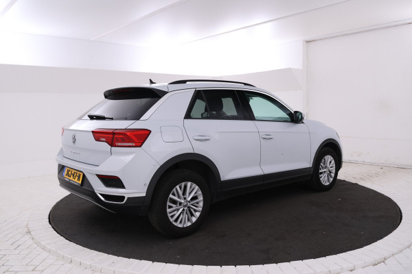 Volkswagen T-Roc 1.5 TSI Sport Automaat, Apple carplay, Panorama Volkswagen T-Roc 1.5 TSI Sport Automaat, Apple carplay, Panorama