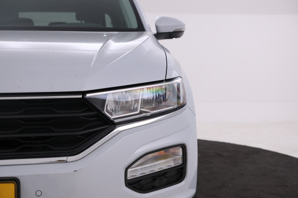 Volkswagen T-Roc 1.5 TSI Sport Automaat, Apple carplay, Panorama Volkswagen T-Roc 1.5 TSI Sport Automaat, Apple carplay, Panorama