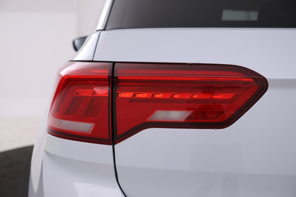 Volkswagen T-Roc 1.5 TSI Sport Automaat, Apple carplay, Panorama Volkswagen T-Roc 1.5 TSI Sport Automaat, Apple carplay, Panorama