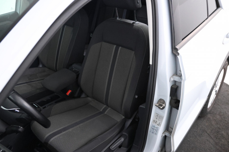Volkswagen T-Roc 1.5 TSI Sport Automaat, Apple carplay, Panorama Volkswagen T-Roc 1.5 TSI Sport Automaat, Apple carplay, Panorama