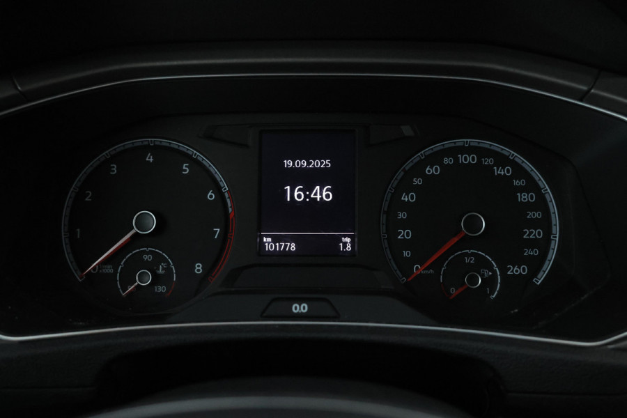 Volkswagen T-Roc 1.5 TSI Sport Automaat, Apple carplay, Panorama Volkswagen T-Roc 1.5 TSI Sport Automaat, Apple carplay, Panorama