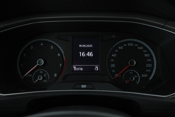 Volkswagen T-Roc 1.5 TSI Sport Automaat, Apple carplay, Panorama Volkswagen T-Roc 1.5 TSI Sport Automaat, Apple carplay, Panorama