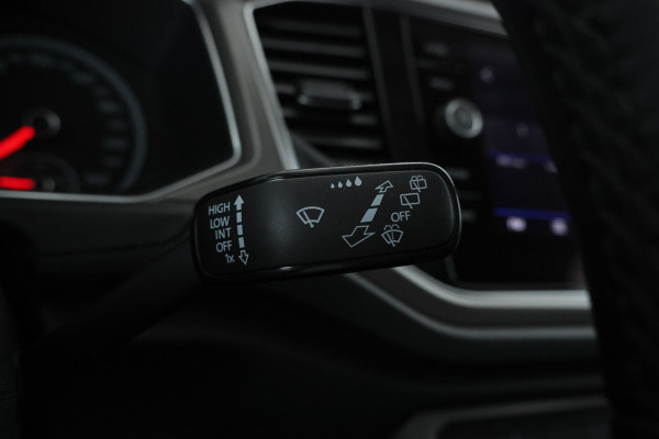 Volkswagen T-Roc 1.5 TSI Sport Automaat, Apple carplay, Panorama Volkswagen T-Roc 1.5 TSI Sport Automaat, Apple carplay, Panorama