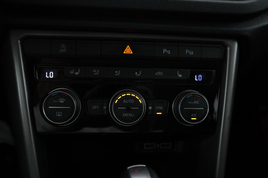 Volkswagen T-Roc 1.5 TSI Sport Automaat, Apple carplay, Panorama Volkswagen T-Roc 1.5 TSI Sport Automaat, Apple carplay, Panorama