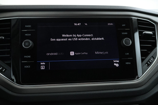 Volkswagen T-Roc 1.5 TSI Sport Automaat, Apple carplay, Panorama Volkswagen T-Roc 1.5 TSI Sport Automaat, Apple carplay, Panorama