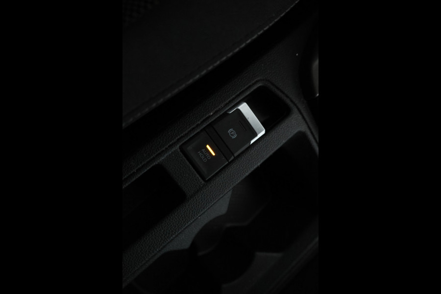 Volkswagen T-Roc 1.5 TSI Sport Automaat, Apple carplay, Panorama Volkswagen T-Roc 1.5 TSI Sport Automaat, Apple carplay, Panorama