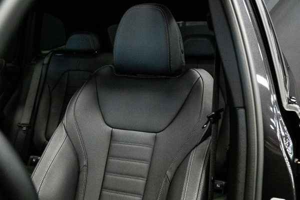 BMW X3 xDrive30e *M-Sport / Panorama / Harman Kardon / Keyless / HUD / Surround-View / Laserverlichting*