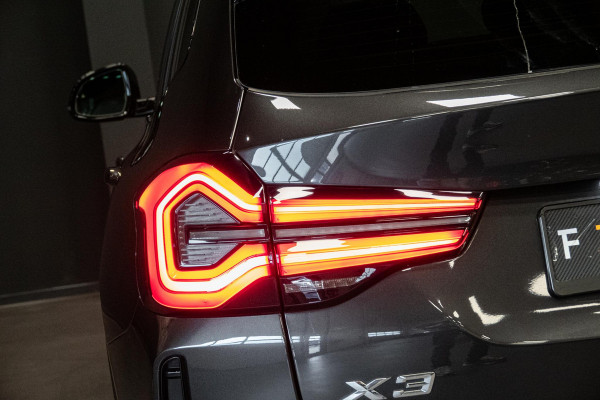 BMW X3 xDrive30e *M-Sport / Panorama / Harman Kardon / Keyless / HUD / Surround-View / Laserverlichting*