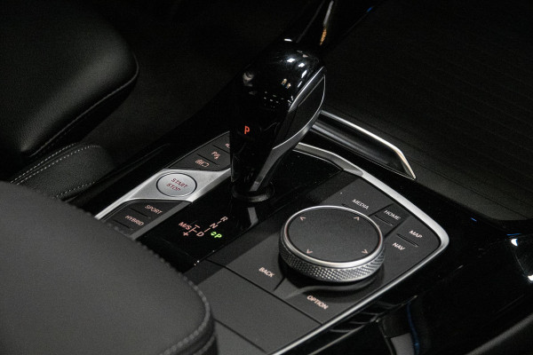 BMW X3 xDrive30e *M-Sport / Panorama / Harman Kardon / Keyless / HUD / Surround-View / Laserverlichting*