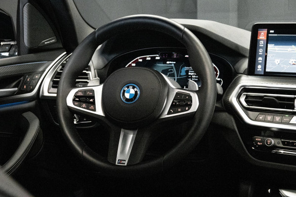 BMW X3 xDrive30e *M-Sport / Panorama / Harman Kardon / Keyless / HUD / Surround-View / Laserverlichting*