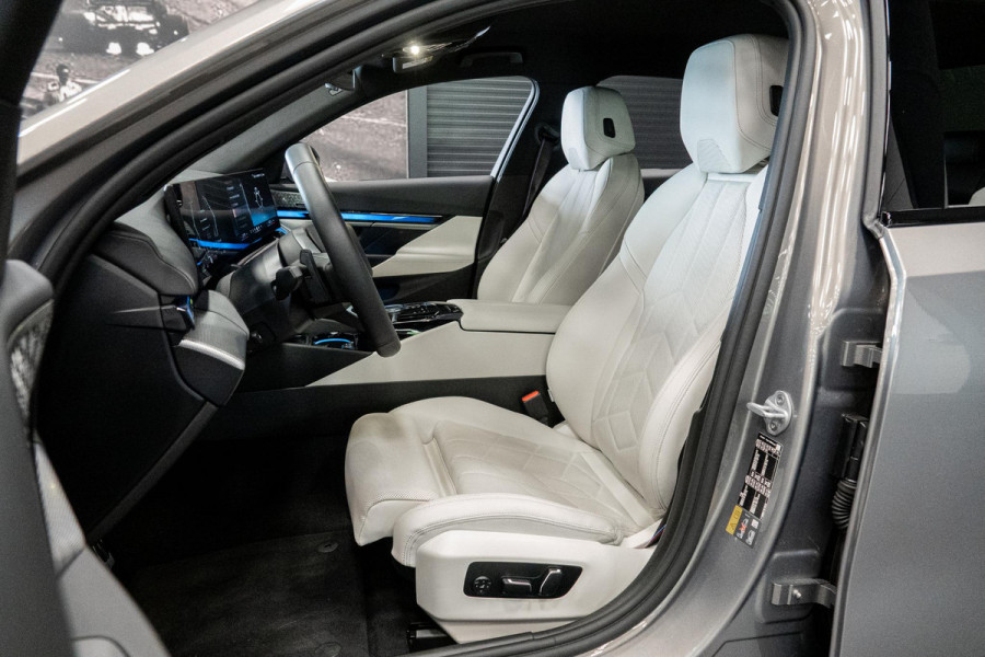 BMW 5 Serie 550e xDrive *M-Sport Pro / Bowers & Wilkins / HUD / Memory / Stoelventilatie*