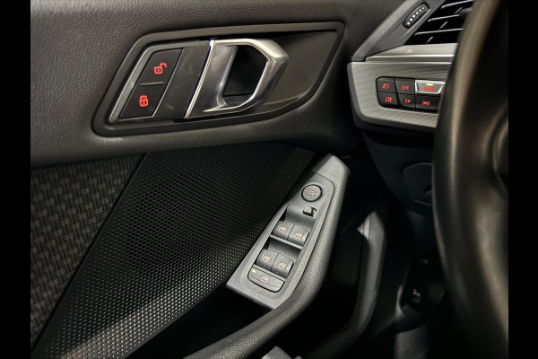 BMW 1-serie 118i Sport Black Edition Navi Cruise CarPlay NAP